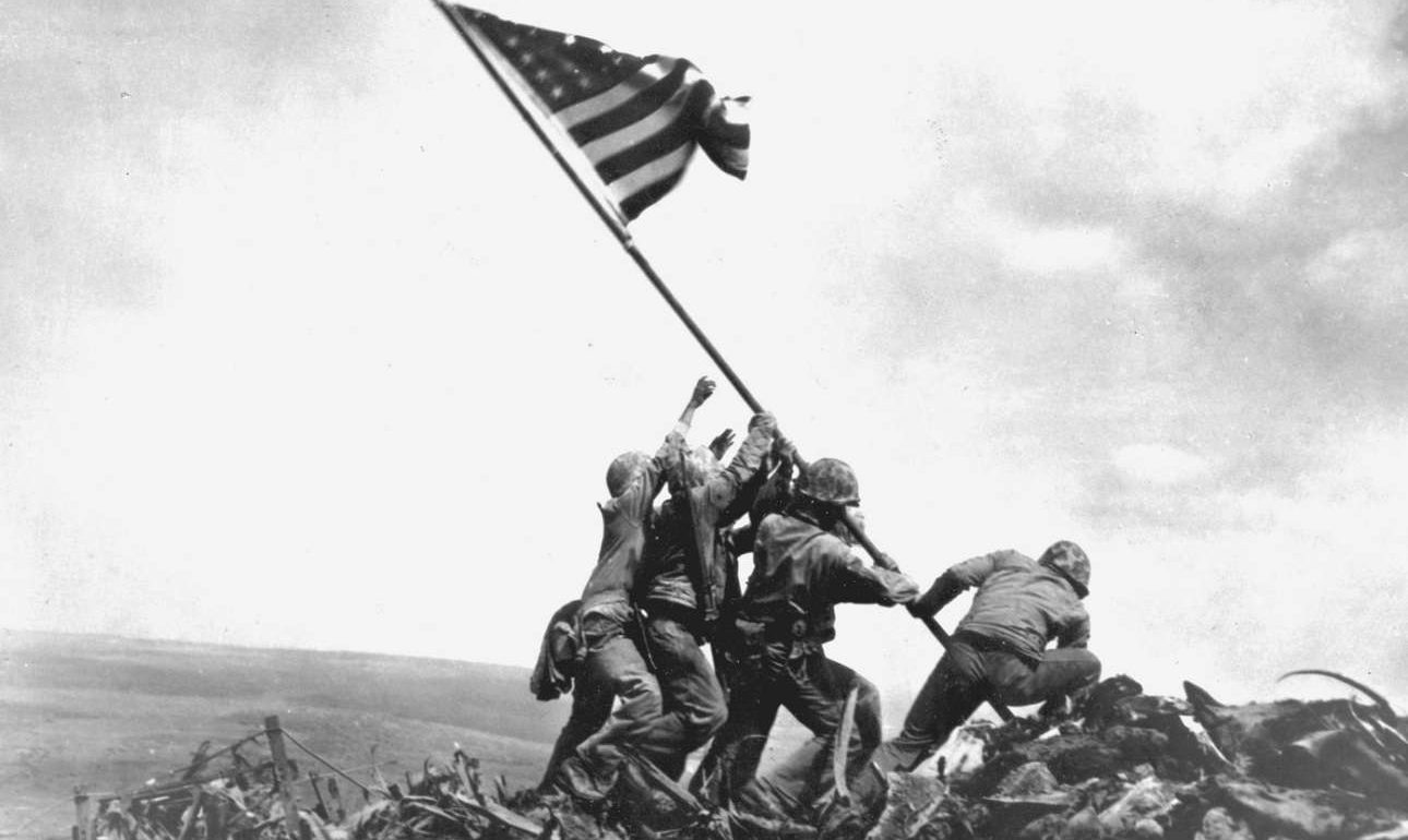 80 χρόνια Ιβο Τζίμα: η ιστορία τής πασίγνωστης φωτογραφίας