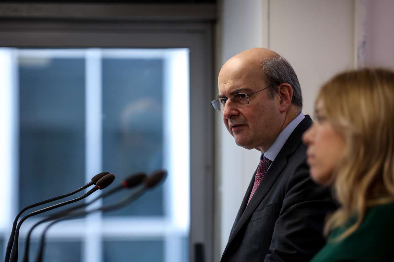 Χατζηδάκης: Διπλασιάζεται το όριο στον υποχρεωτικό εξωδικαστικό μηχανισμό