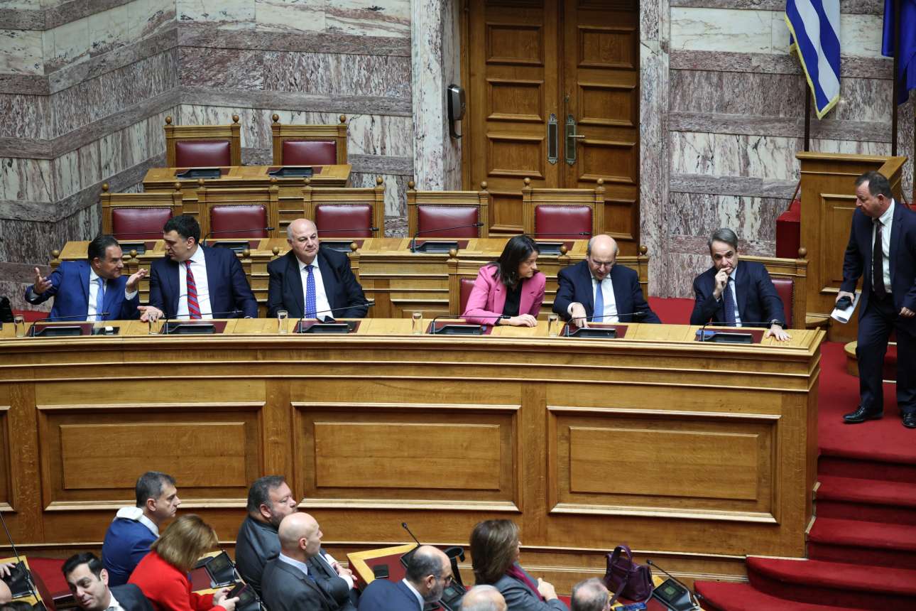 Ούτε με την τρίτη Πρόεδρος της Δημοκρατίας – 160 πάλι ο Τασούλας