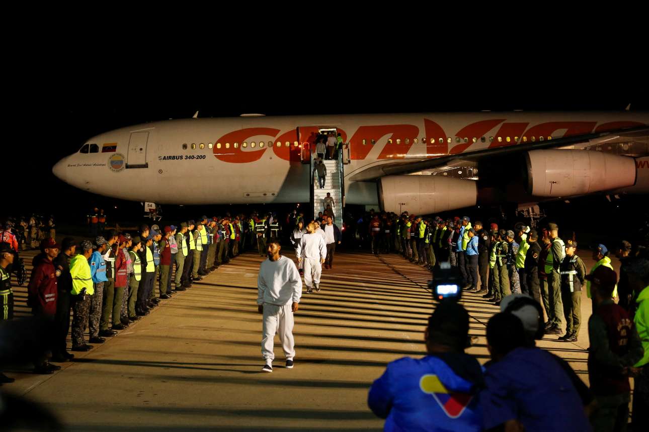 Καράκας: Υποδοχή ηρώων σε 199 Βενεζουελάνους που απέλασε ο Τραμπ