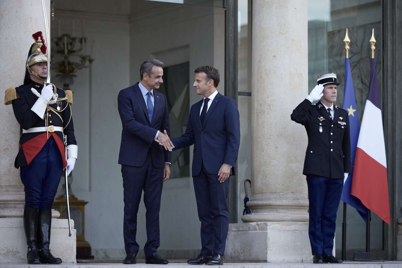 Από το Παρίσι στην Ιερουσαλήμ ο Μητσοτάκης – Θα πάνε έλληνες στρατιώτες στην Ουκρανία;