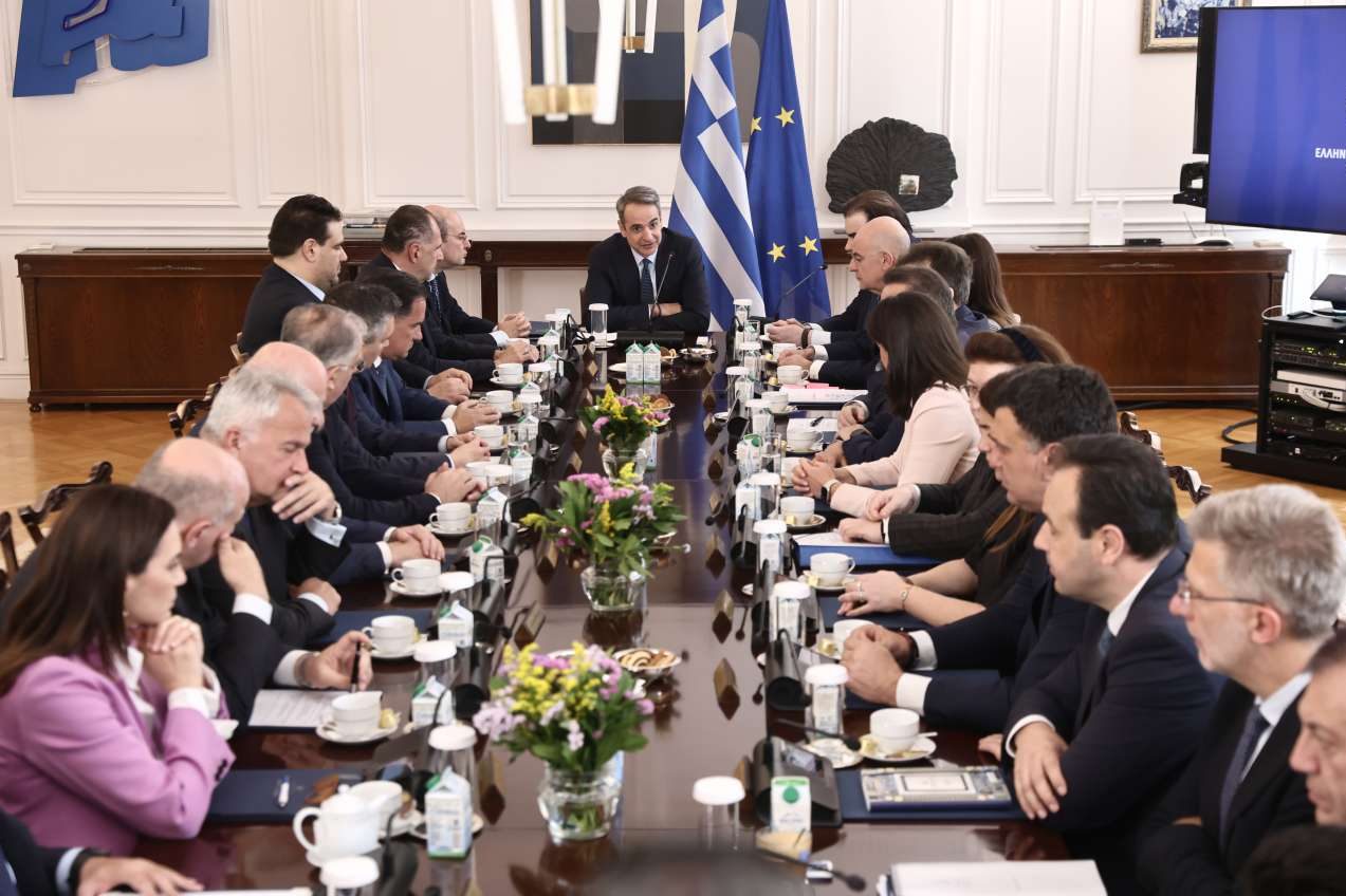 Μητσοτάκης: Στα 880 ευρώ ο κατώτατος μισθός