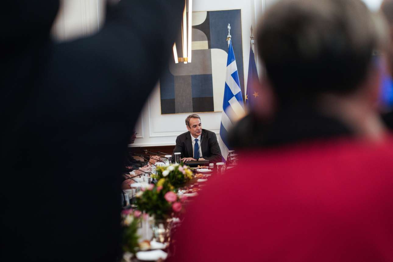 Τα όχι και τόσο κρυφά μηνύματα του ανασχηματισμού