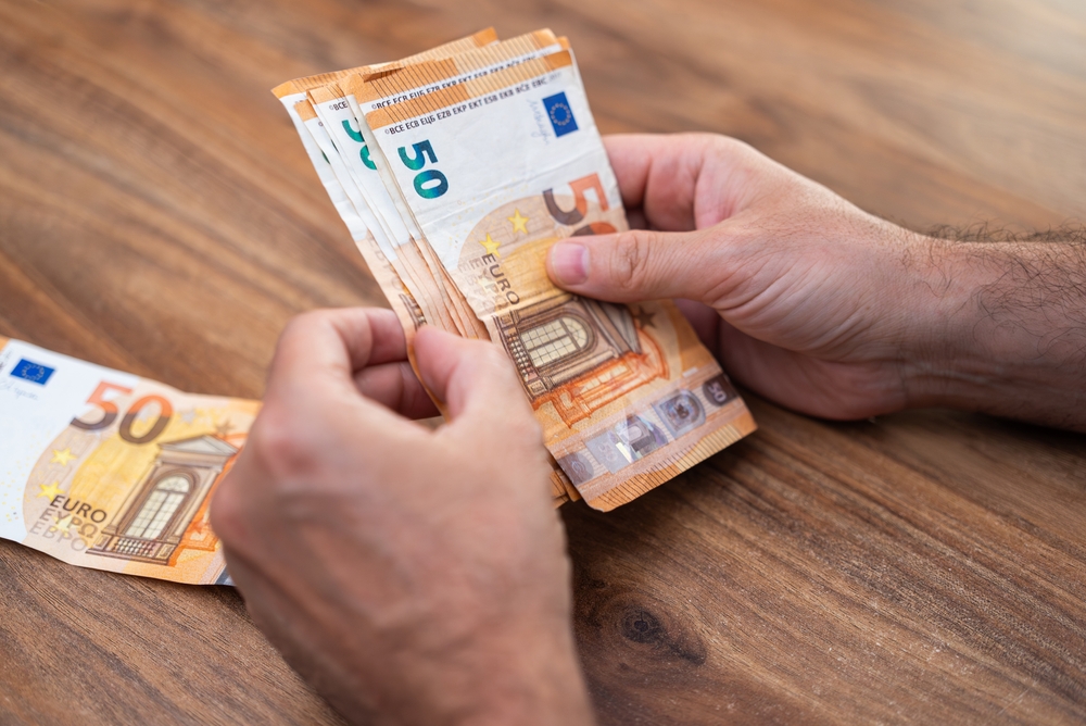 Πόσο αυξάνονται οι μισθοί των δημοσίων υπαλλήλων – Παραδείγματα