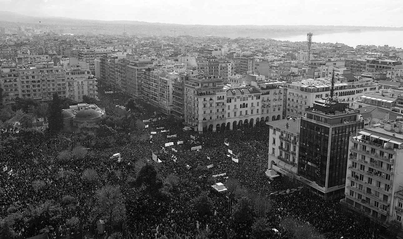 Τι αναζητούν πραγματικά ένα εκατομμύριο άνθρωποι στους δρόμους;