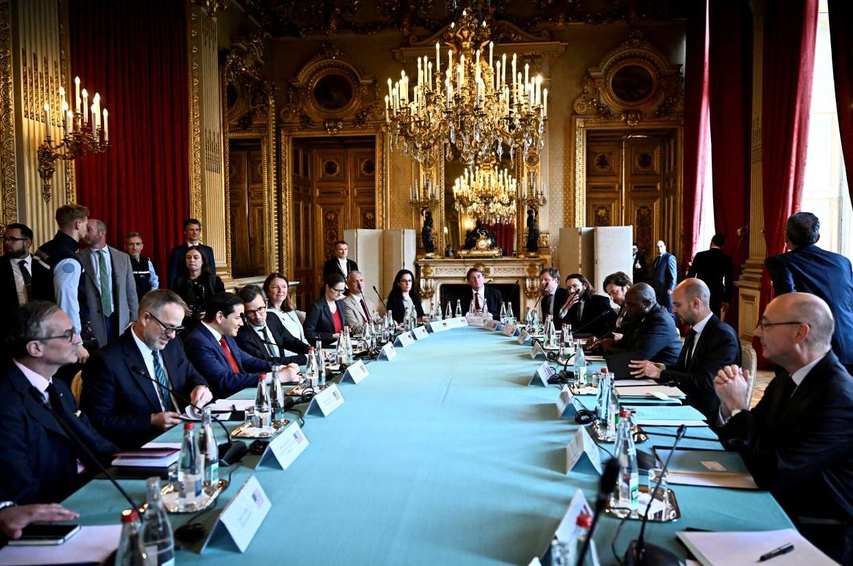 «Θετικές» οι επαφές ΗΠΑ-Ευρωπαίων στο Παρίσι για την Ουκρανία – Τι συζητήθηκε