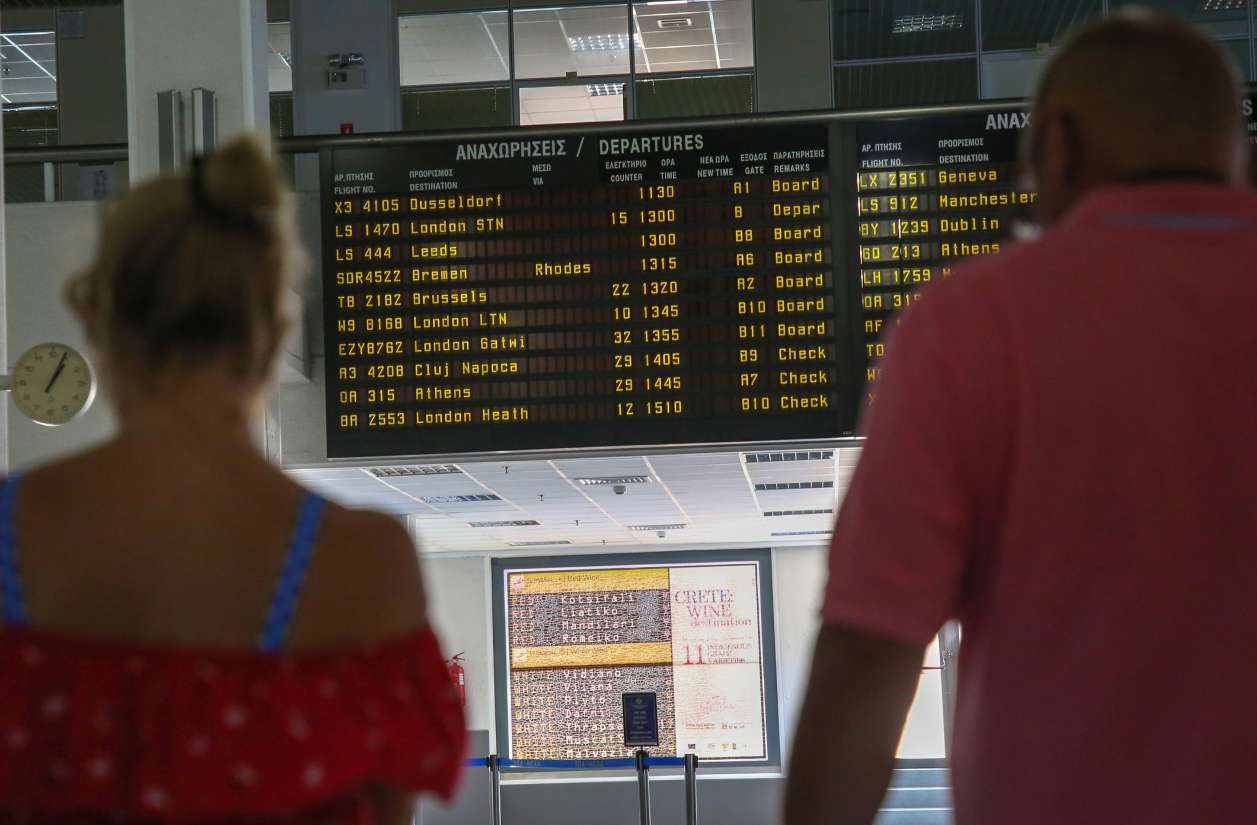 Ηράκλειο: Πήγε να επιβιβαστεί στο αεροπλάνο για Παρίσι με αναμμένο τσιγάρο και τελικά συνελήφθη