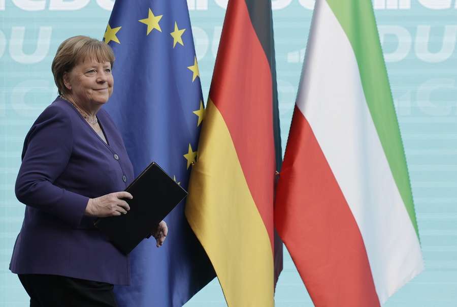 Μέρκελ υπέρ Μερτς για το Μεταναστευτικό