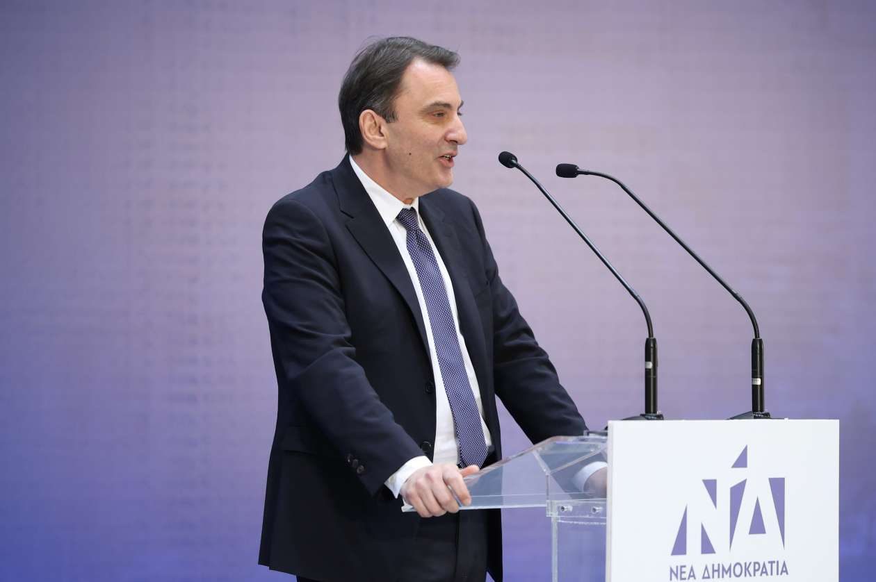 Παραιτείται από το Ευρωπαϊκό Λαϊκό Κόμμα ο Θανάσης Μπακόλας