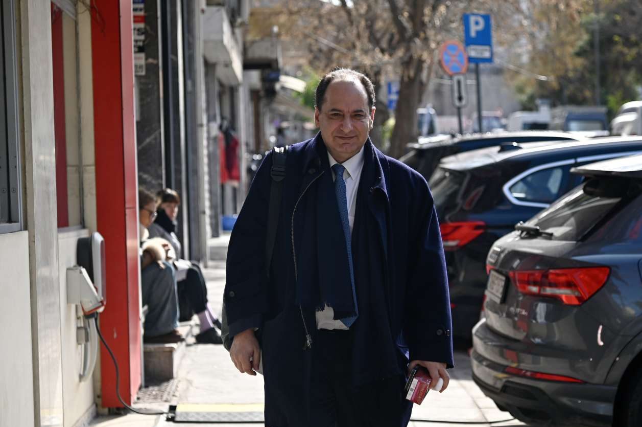 Τέμπη: Μετά την κατακραυγή των συγγενών ο Σπίρτζης ζήτησε να κριθεί σε Προανακριτκή για την 717!