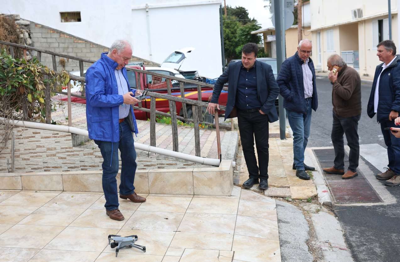 Tα τέσσερα σενάρια για τα ρήγματα στις Βούτες Ηρακλείου – Λέκκας: Σύντομα θα έχουμε τα αίτια του γεωλογικού φαινομένου