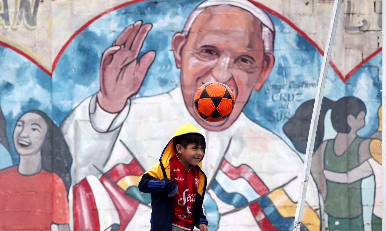 Ο πιστός οπαδός Πάπας Φραγκίσκος