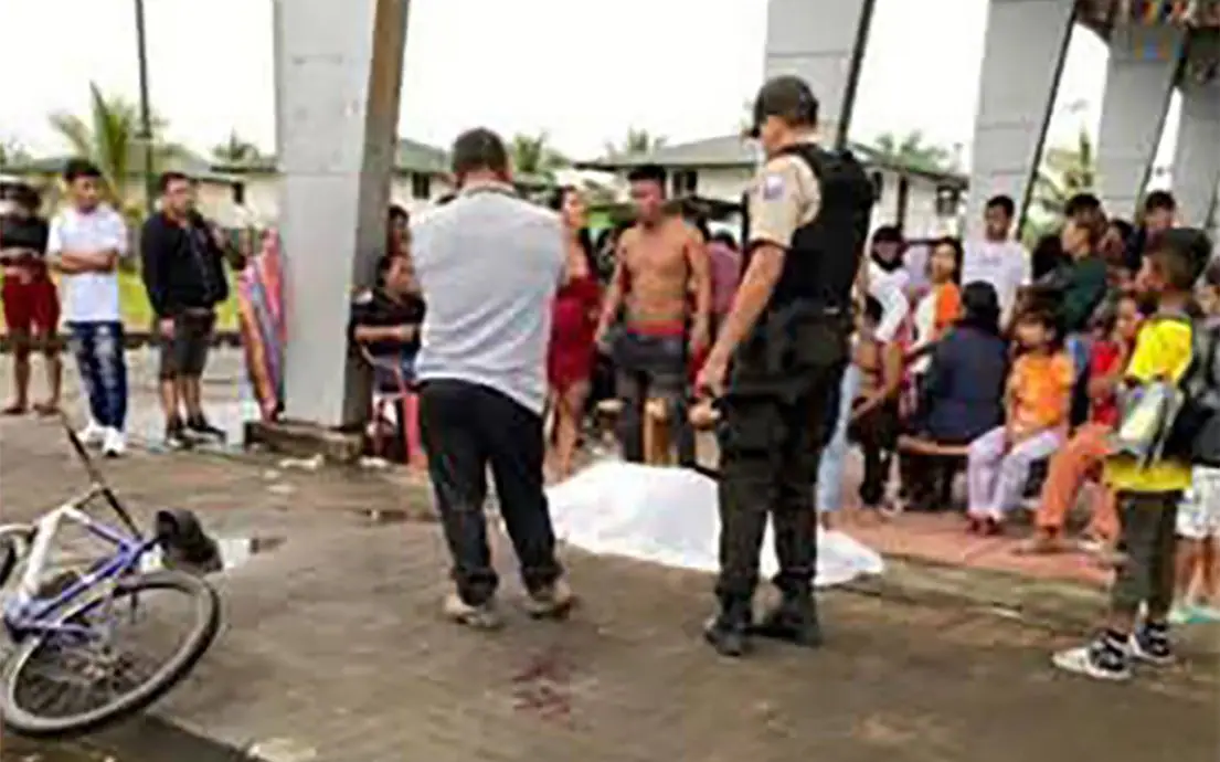 Φρίκη στον Ισημερινό: Οχλος έκαψε ζωντανό έναν Βρετανό, ύποπτο για τον φόνο ντόπιου