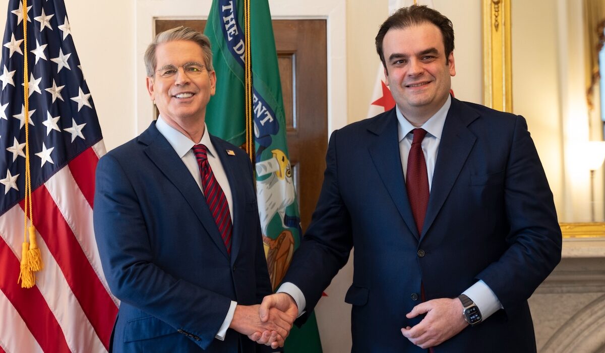 Πιερρακάκης-Μπέσεντ: Στην ατζέντα οι αμερικανικές επενδύσεις στην Ελλάδα