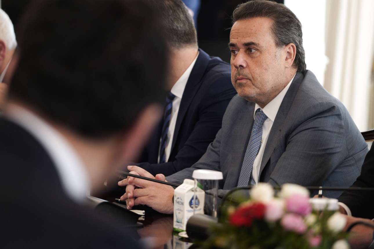 Πιέζουν οι αντιδράσεις: Στο Μαξίμου με τη ρύθμιση για τα οικόπεδα στους οικισμούς ο Παπασταύρου