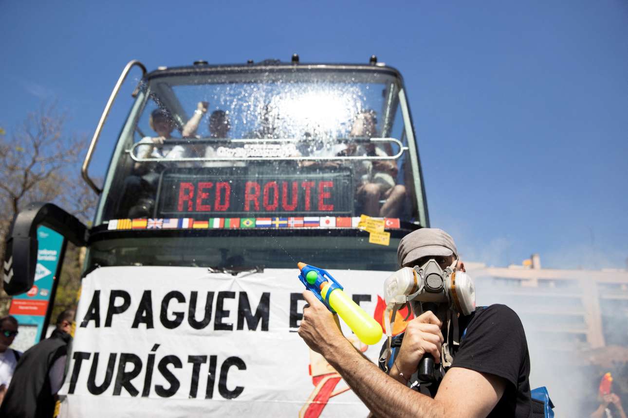 Νότια Ευρώπη: Με νεροπίστολα στη μάχη κατά του υπερτουρισμού