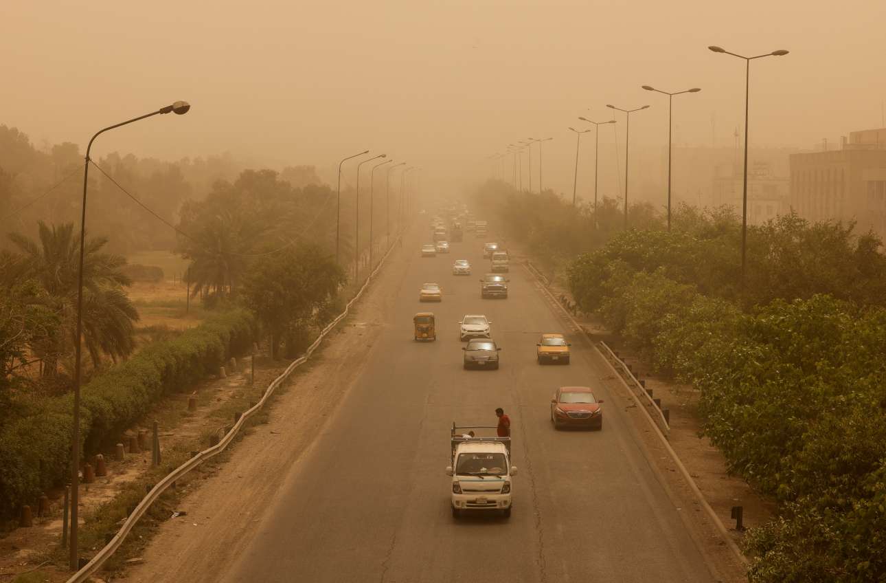 Τεράστια αμμοθύελλα έπνιξε τη Μέση Ανατολή