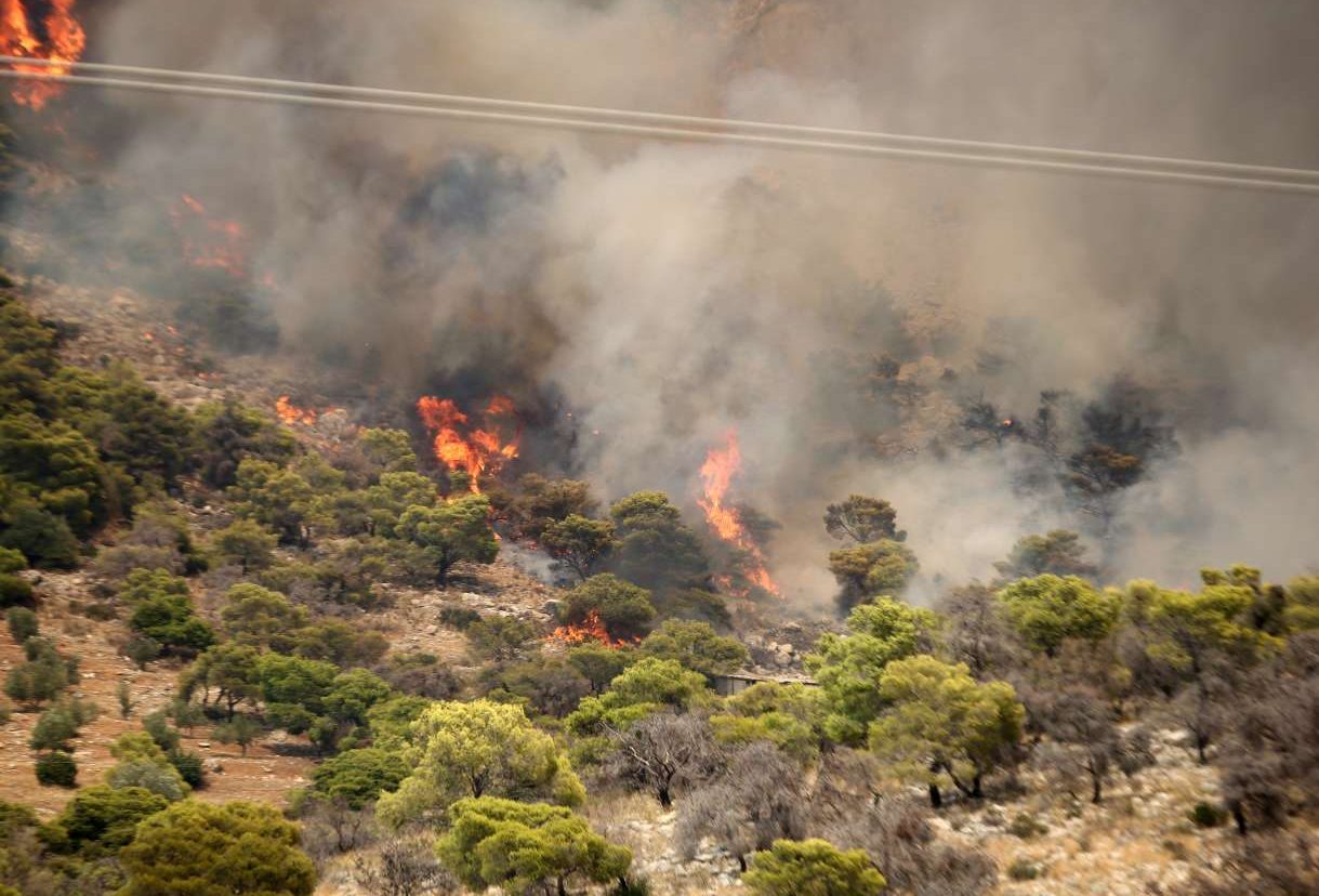 Δύο πυρκαγιές στην Αττική, σε Ασπρόπυργο και Σπάτα