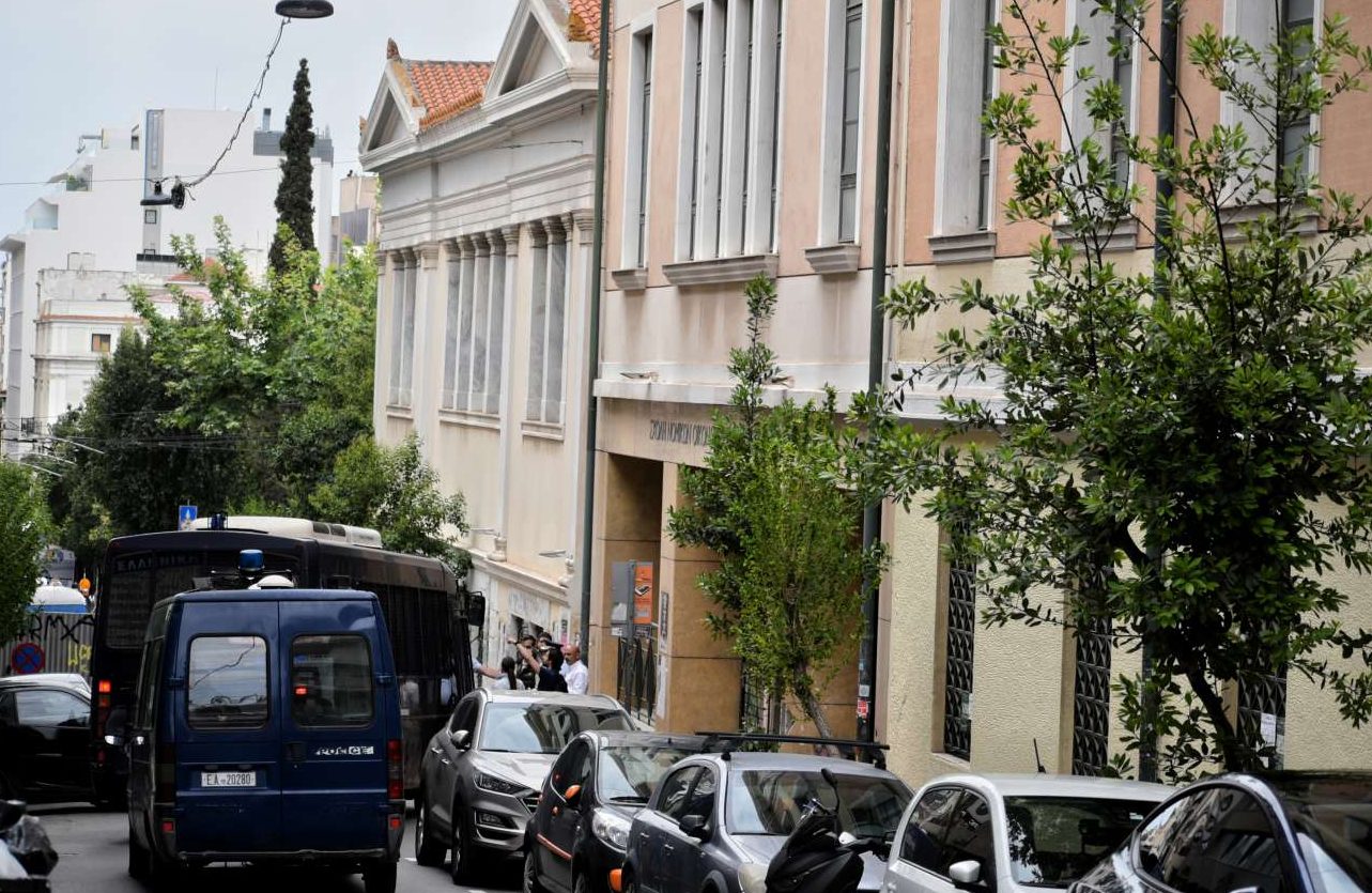 Επίθεση στη Νομική: Η διοίκηση του ΕΚΠΑ ρίχνει ευθύνες στην Αστυνομία