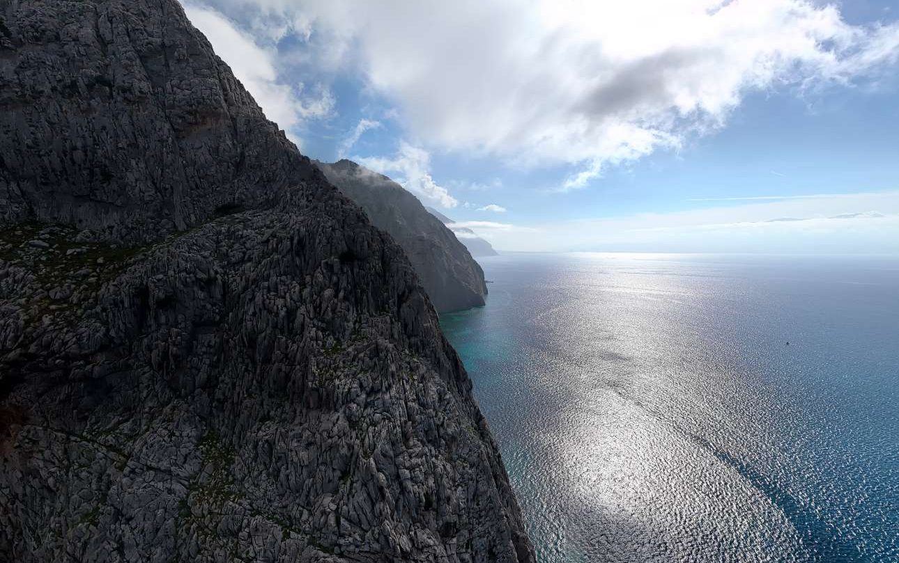 Θερμοκρασίες που χώρισαν την Ελλάδα στα δύο: 30 βαθμοί Κελσίου στη Θεσσαλονίκη, ούτε 17 στη Ρόδο!