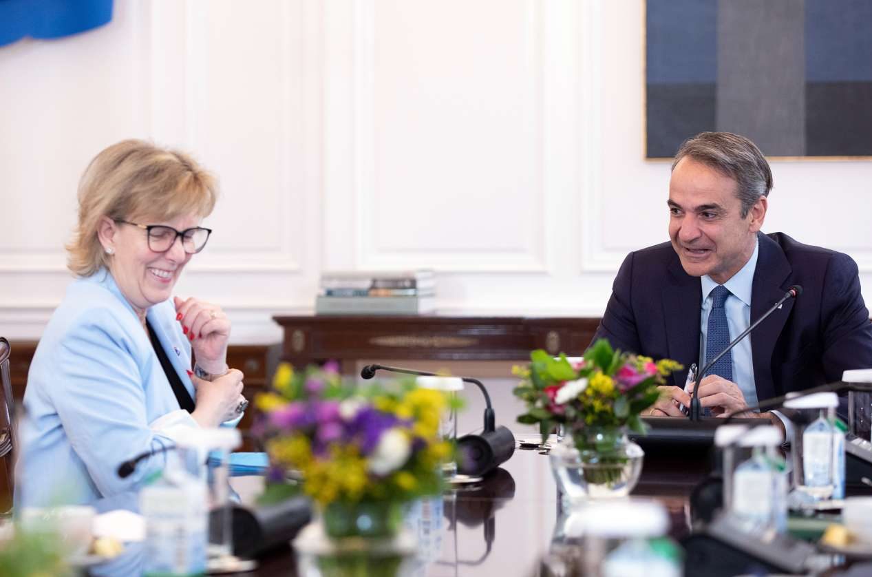 Στο Μαξίμου η Επίτροπος Χρηματοοικονομικών Υπηρεσιών και Ενωσης Αποταμιεύσεων και Επενδύσεων της ΕΕ