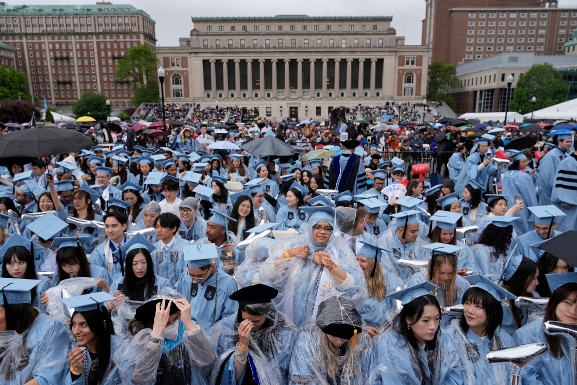 Φοιτητές ή κατάσκοποι; Οι Κινέζοι στο στόχαστρο του Τραμπ