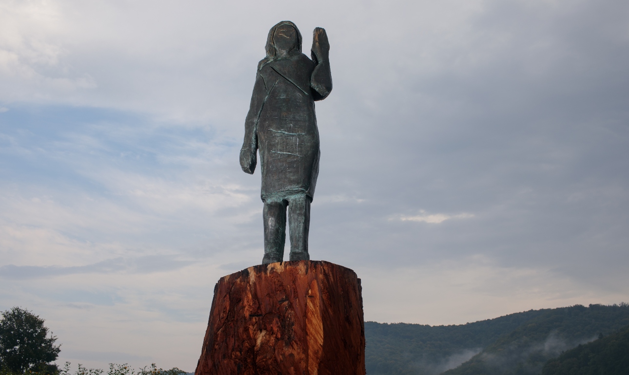 Κλάπηκε χάλκινο άγαλμα της Μελάνια Τραμπ στη Σλοβενία