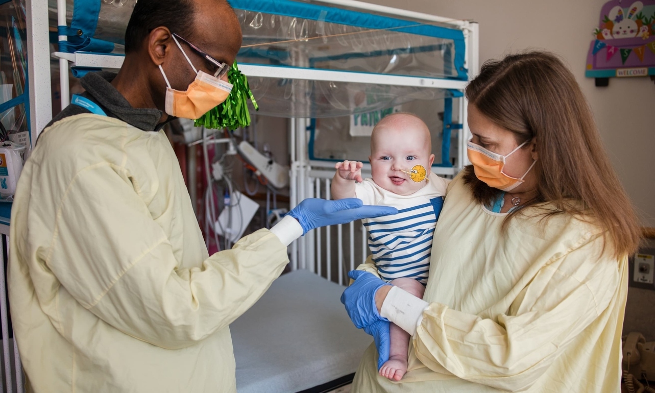 Παγκόσμια πρώτη: Εσωσαν ένα μωρό ξαναγράφοντας το DNA του