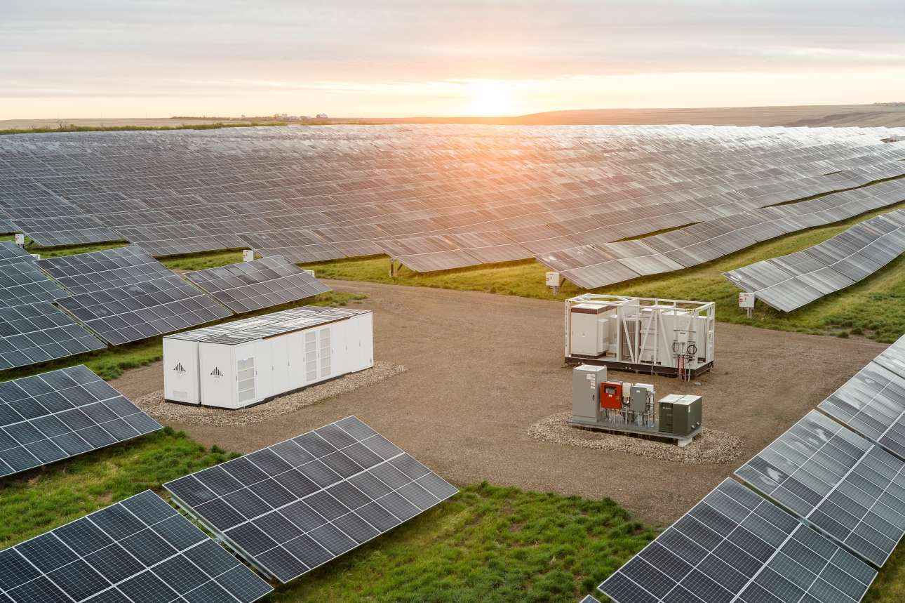 Το κρυφό όπλο στα φωτοβολταϊκά: Πώς η Κίνα μπορεί να παραλύσει ενεργειακά τη Δύση