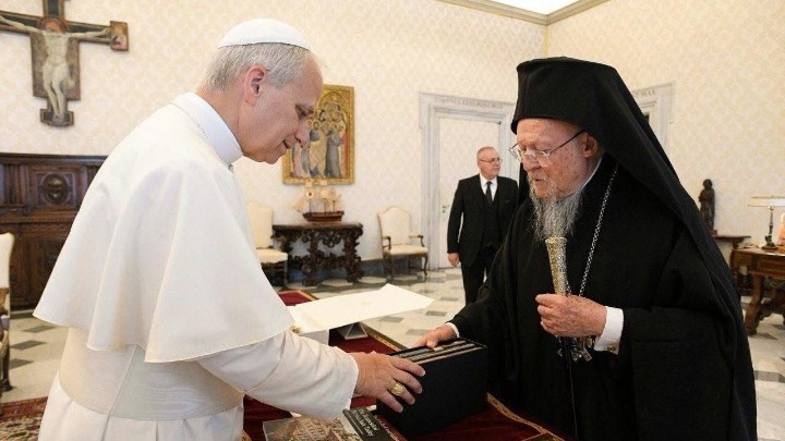 Τι συζητήθηκε στην πρώτη συνάντηση Βαρθολομαίου – Πάπα Λέοντα ΙΔ’