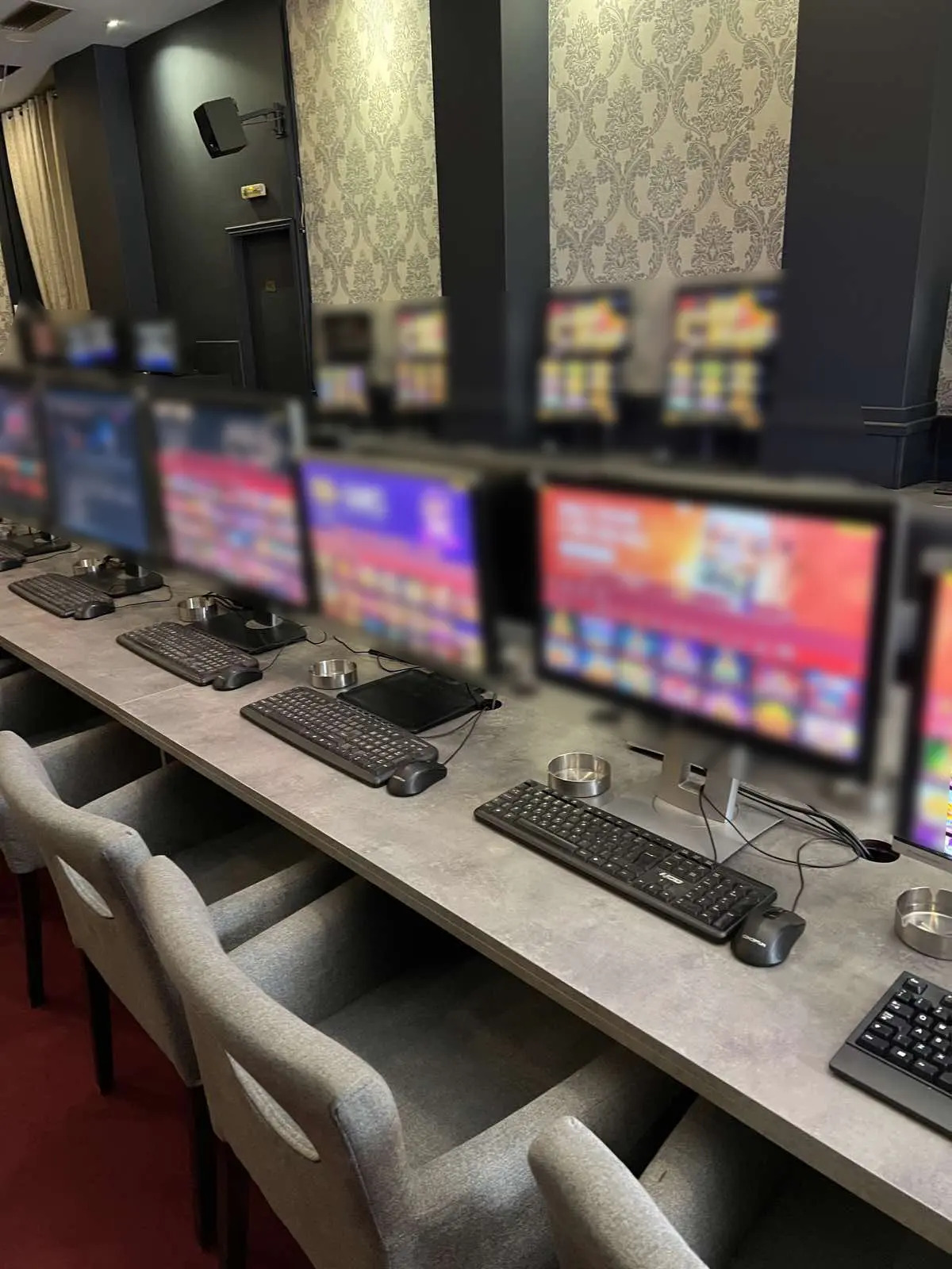 Εφοδος της ΕΛ.ΑΣ. σε κατάστημα με παράνομα «φρουτάκια» στον Πειραιά