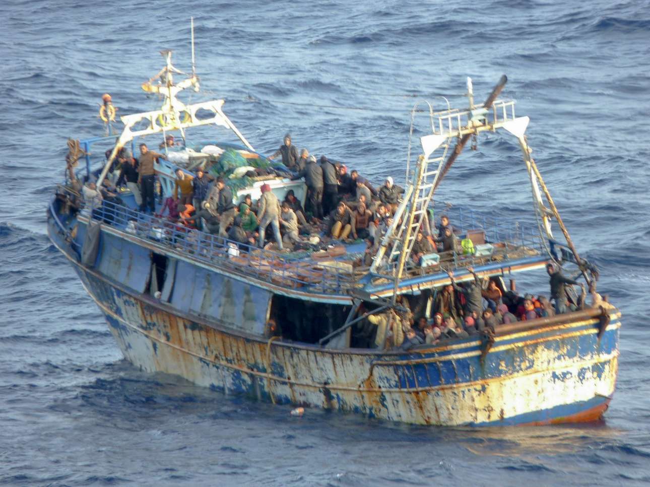 Ξεφεύγουν οι μεταναστευτικές ροές στη νότια Κρήτη: Πάνω από 630 με ξύλινα σκάφη το τελευταίο 24ωρο