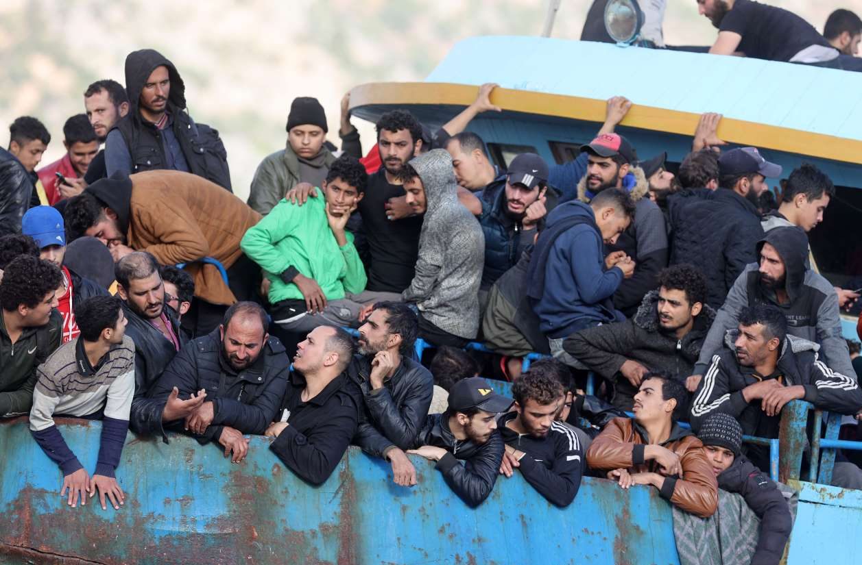 Στη Σύνοδο Κορυφής η υβριδική επίθεση με τις καραβιές από τη Λιβύη, πριν κατέβουν οι φρεγάτες του ΠΝ