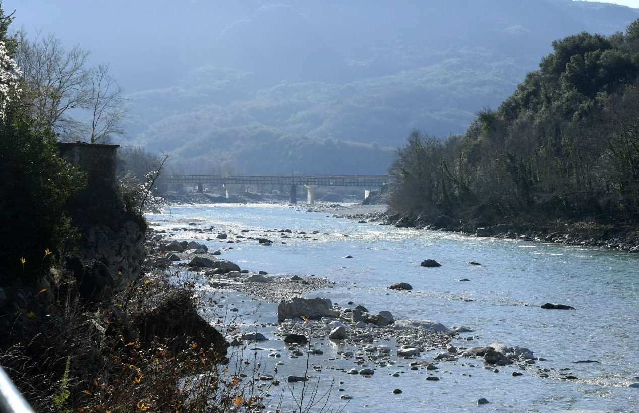 Διασωληνωμένα τα δύο παιδιά που ανασύρθηκαν από τον Αραχθο