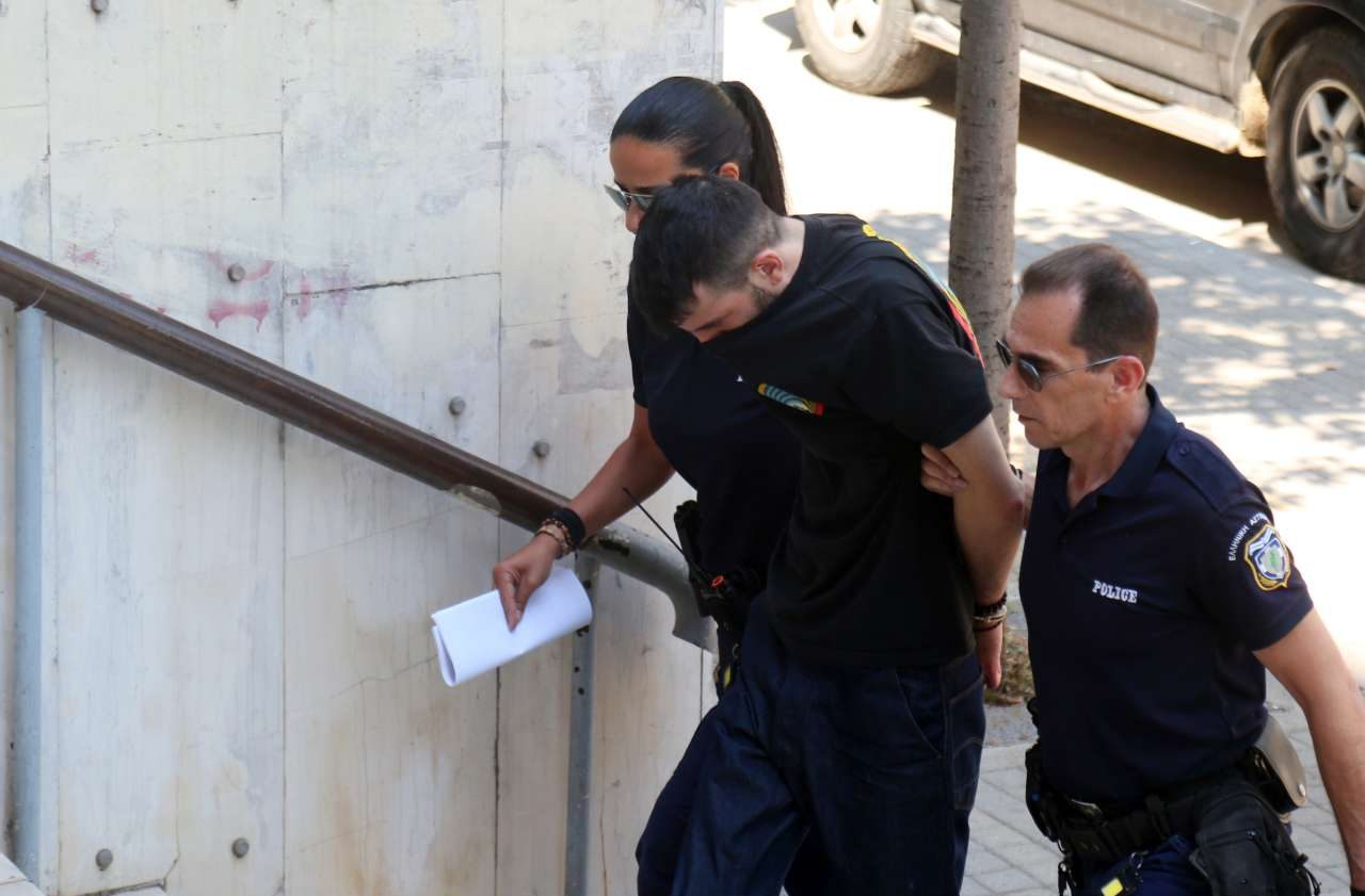 Κακουργηματική δίωξη στον θρασύδειλο που κλώτσησε και πάτησε με το ΙΧ του γατάκι στην Καλαμαριά