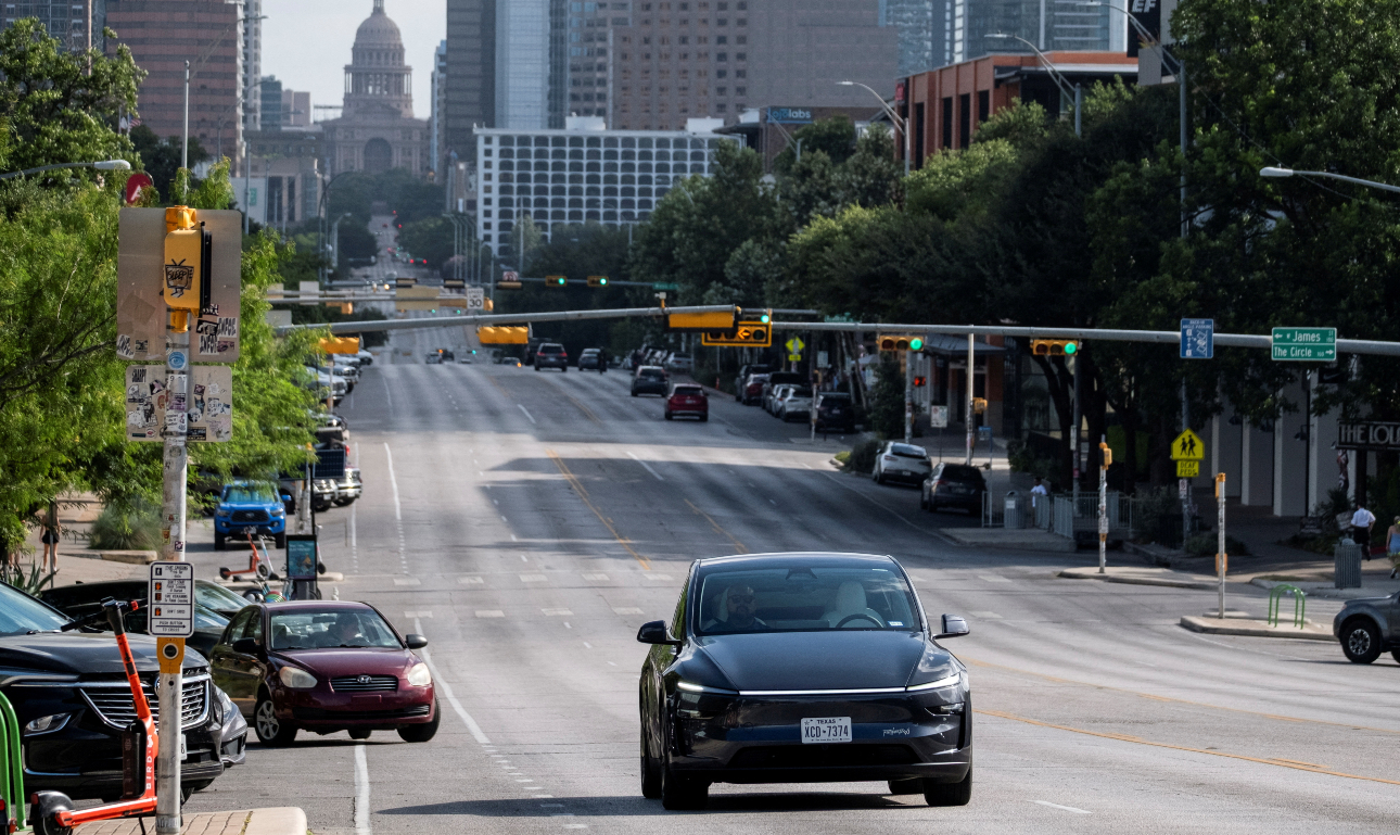 Στους δρόμους του Τέξας το πρώτο ταξί-ρομπότ της Tesla