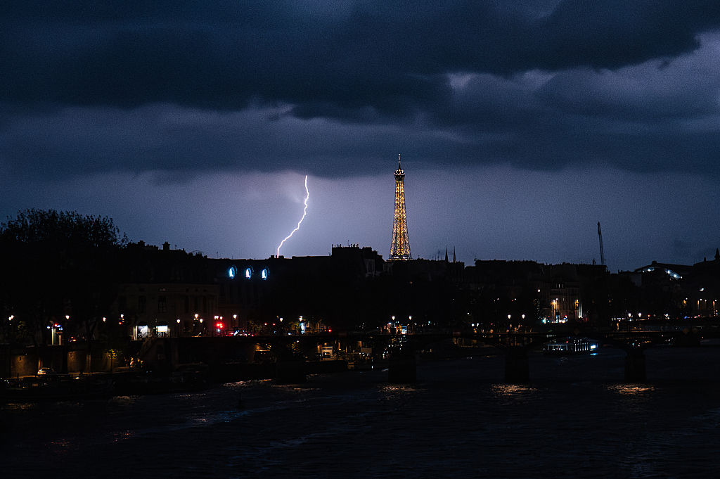 Γαλλία: Κεραυνοί, καταιγίδες και τώρα καύσωνας