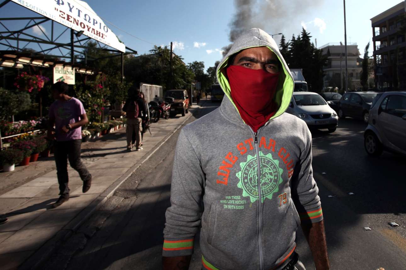 Προπηλακισμός πρωτοδίκη από Ρομά έξω από τα δικαστήρια Πειραιά