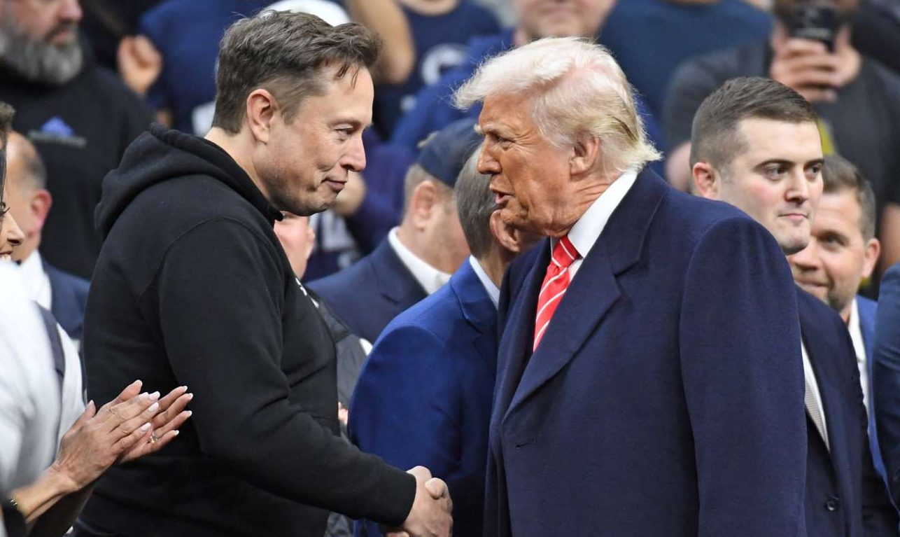«Γελοία απόφαση»: O Τραμπ αντέδρασε στην ίδρυση κόμματος από τον Μασκ