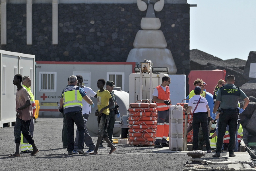 Ισπανία: Βίαια επεισόδια με ακροδεξιούς και μετανάστες από την Αφρική