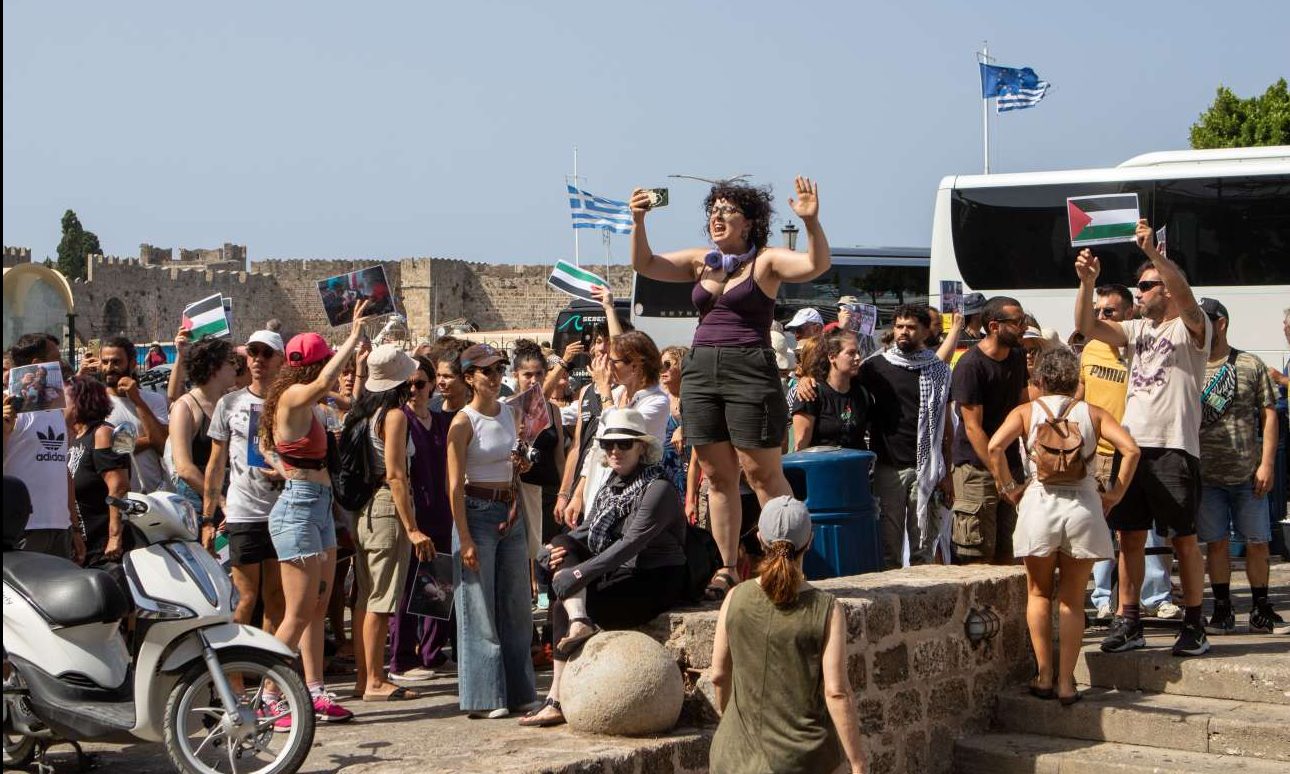 Ρόδος: Ενταση και προσαγωγές κατά την άφιξη κρουαζιερόπλοιου με ισραηλινούς τουρίστες