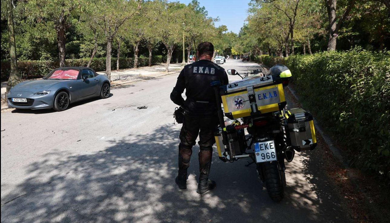 Γυναίκα αυτοπυρπολήθηκε μπροστά από την Αίγλη Ζαππείου