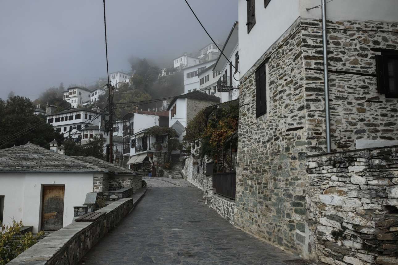 Λύση ή πισωγύρισμα; Τι προβλέπει η ρύθμιση για τους όρους δόμησης στους μικρούς οικισμούς