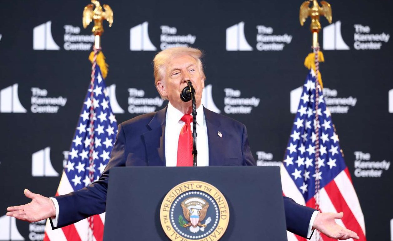 «Στόχος» του Τραμπ μια τριμερής συνάντηση με Πούτιν και Ζελένσκι, μετά την Αλάσκα