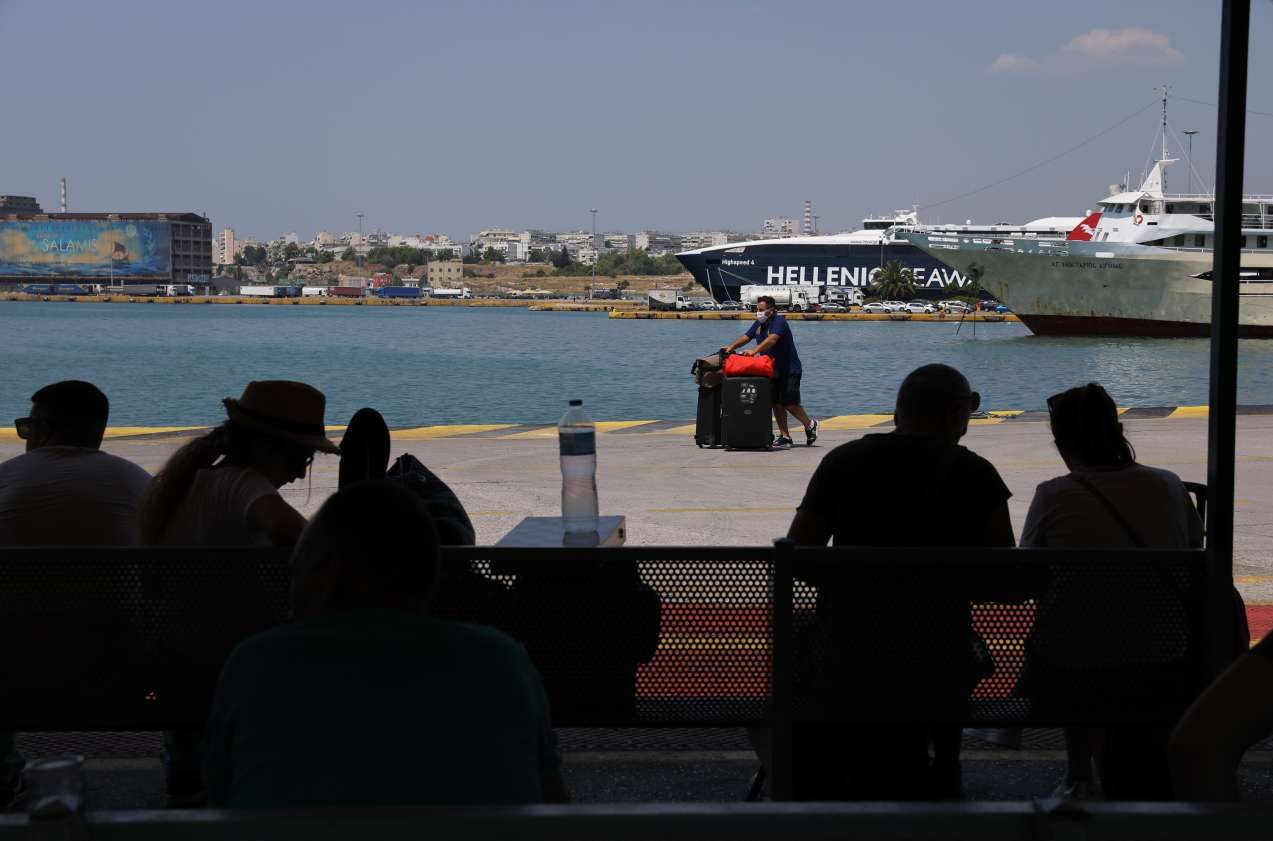 Νεκρή γυναίκα ανασύρθηκε από το λιμάνι του Πειραιά