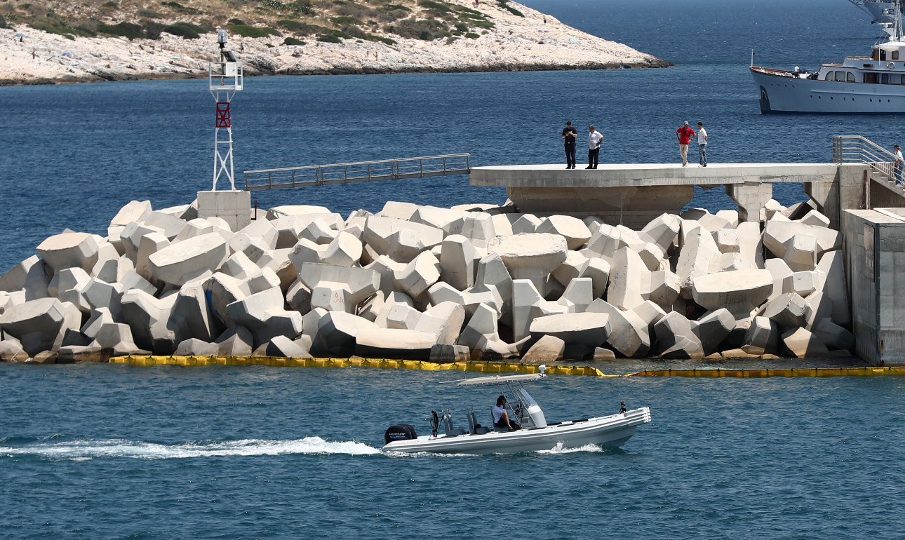 Φέρι μποτ προσάραξε σε ξέρα στα Νέα Στύρα