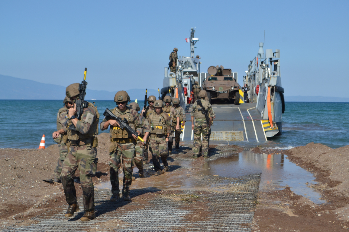 Αυξήσεις αποδοχών και αναδρομικά για χιλιάδες στρατιωτικούς