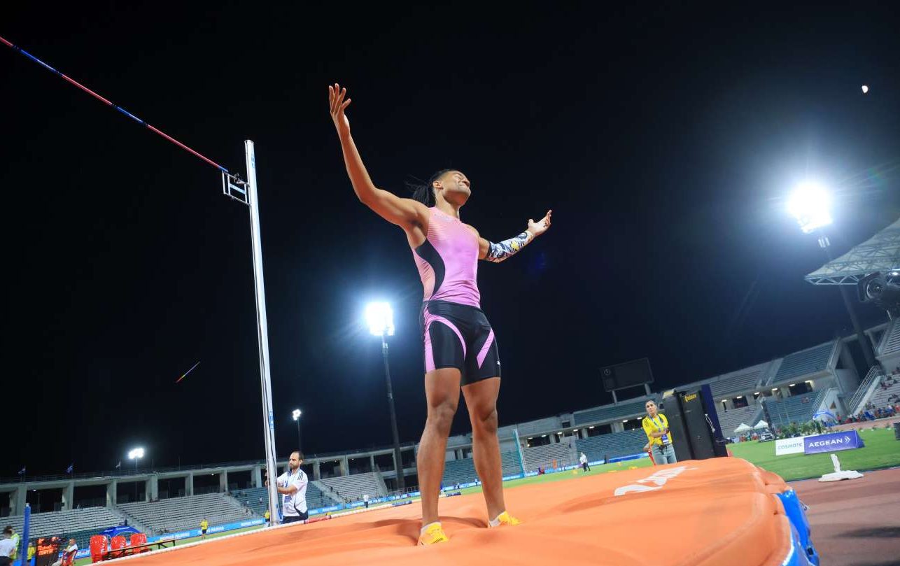 Απίστευτος ο Εμμανουήλ Καραλής: «Πέταξε» στα 6,08 μ.