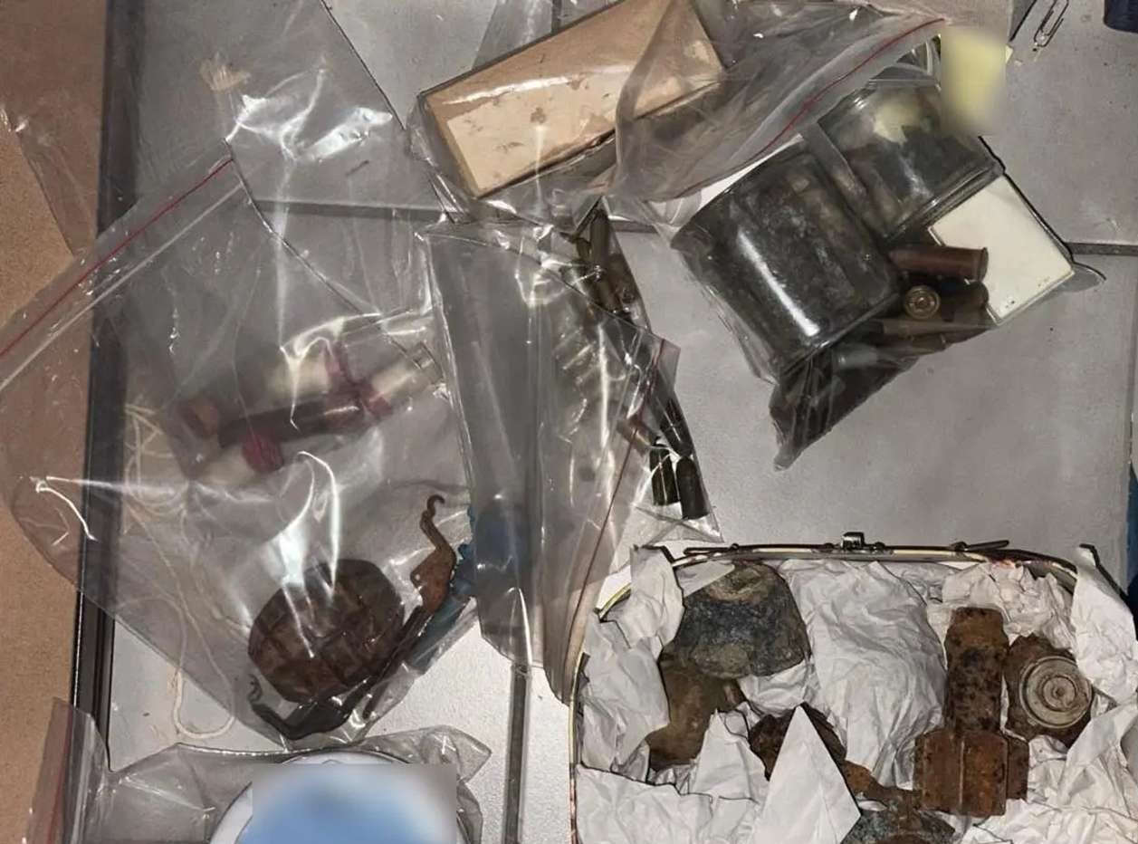 Οπλα και χειροβομβίδες σε κάδο στην Καισαριανή – συναγερμός στο ΤΕΕΜ