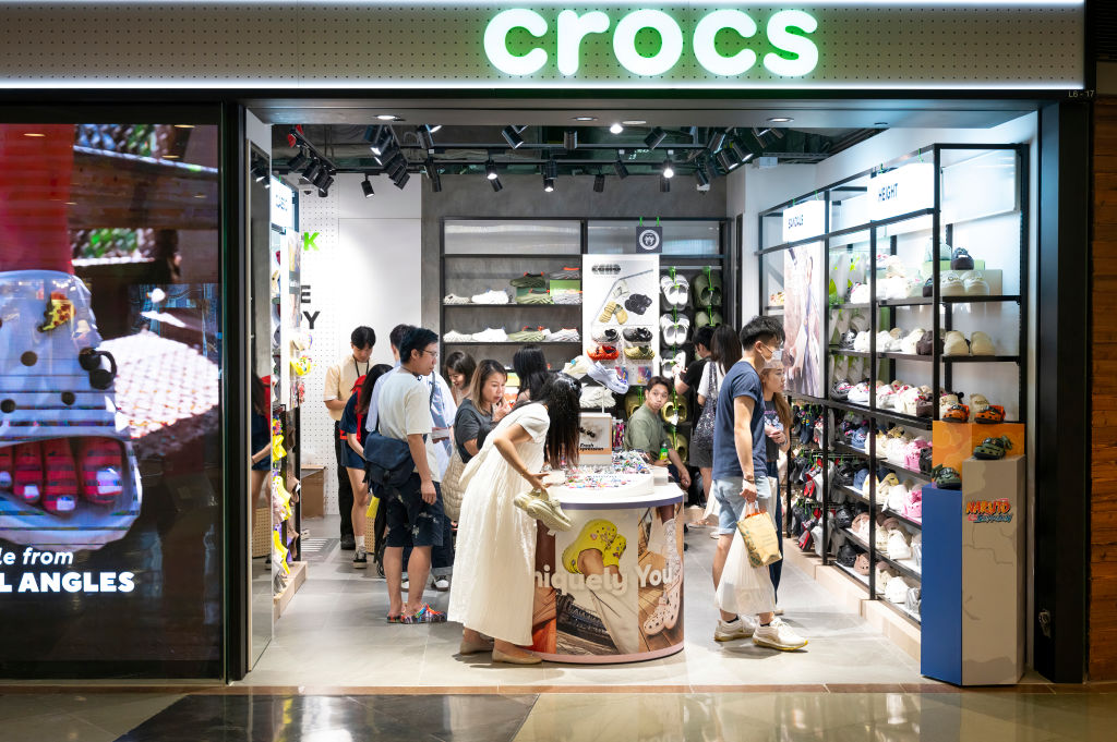 Πώς τα αμερικανικά Crocs κατέκτησαν την Κίνα